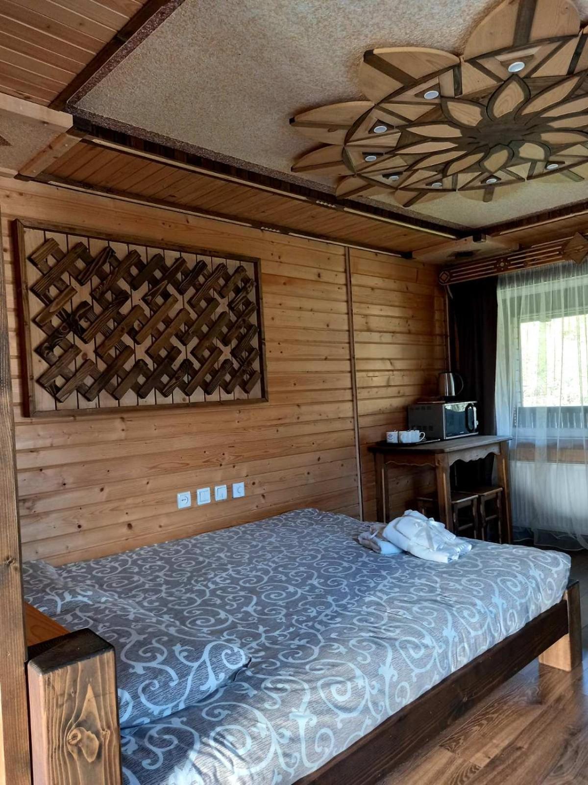 Hotel Voyage Tatariv Extérieur photo